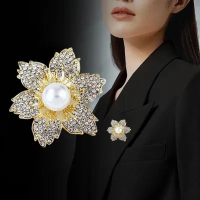 Rhinestone Six Leaf Sun Flower Pearl Brooch / Pin